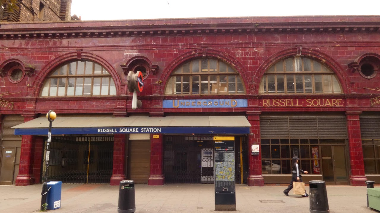 Eingang der Underground-Station Russell Square in London